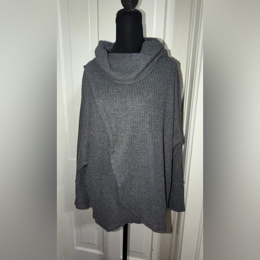 Women's size small sweater soft textured gray